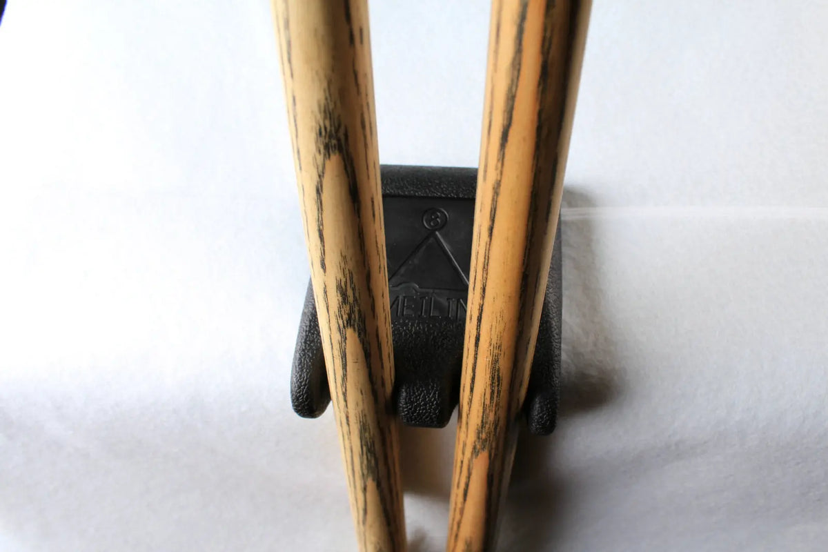 portable pool cue holder/billiard cue rack - holds 2 cues