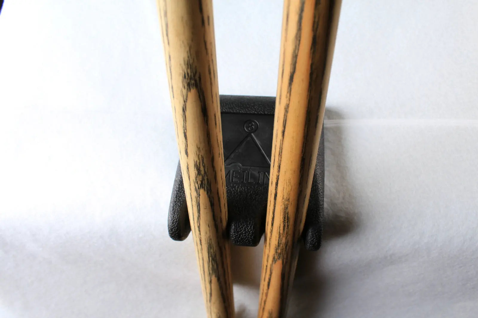 portable pool cue holder/billiard cue rack - holds 2 cues