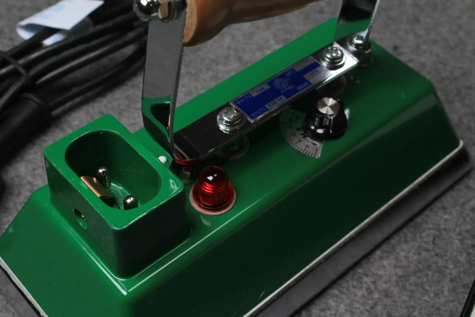 thermostatic snooker / pool / billiard table iron 220v （ asbestos free ）